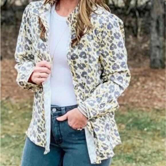 Cabi Providence Shacket Women's Medium Yellow Leopard Print Shirt Jacket 5854 - Picture 4 of 10
